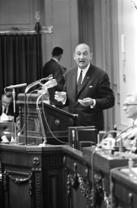 Loon en prijsbeleid in Tweede Kamer , Minister Toxopeus (VVD) als eerste spreker, Bestanddeelnr 919-1903
