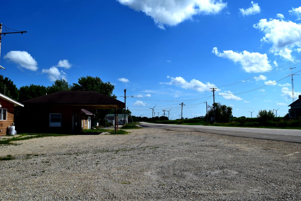 Looking south at Compton, IL on IL 251