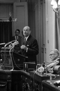 Loon en prijsbeleid in Tweede Kamer , Minister Toxopeus aan het woord, Bestanddeelnr 919-1913
