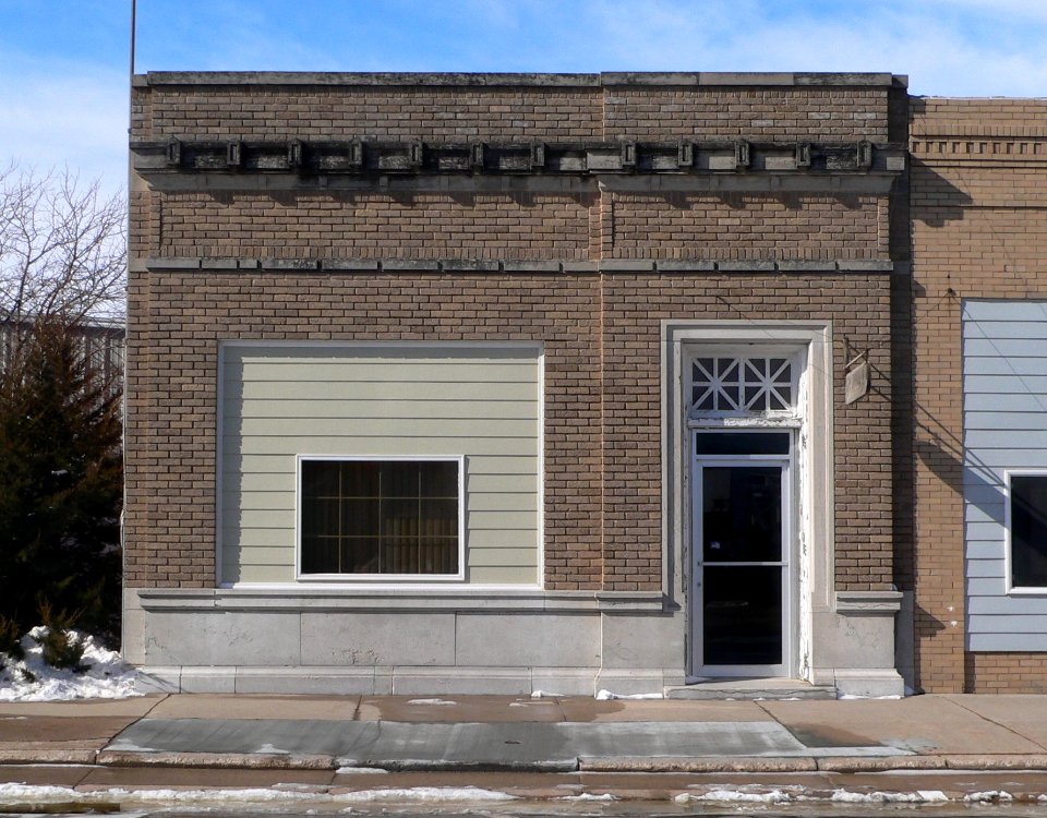Loomis Farmers Bank from E 1