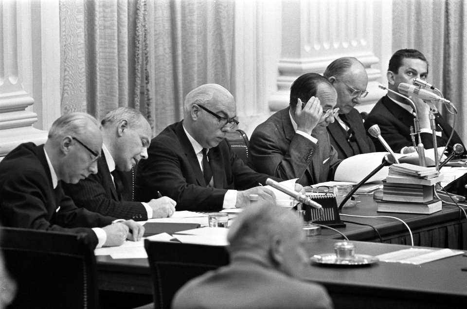 Loon en prijsbeleid in Tweede Kamer, Bestanddeelnr 919-1909