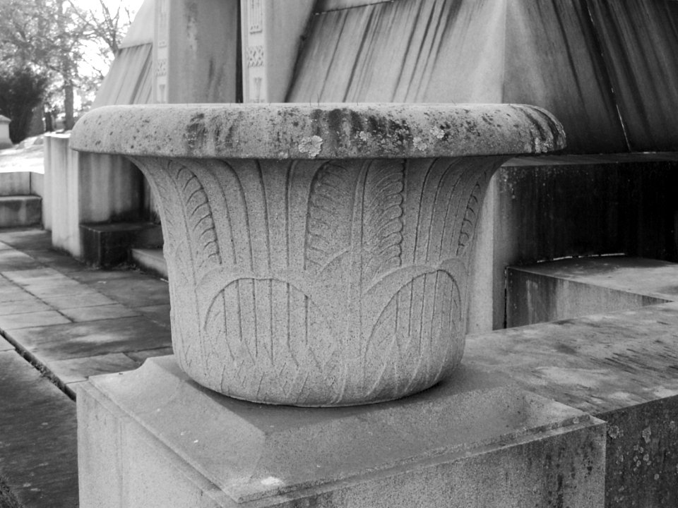 Lotus urn, Brown pyramid, Homewood Cemetery, 2020-11-08, 01