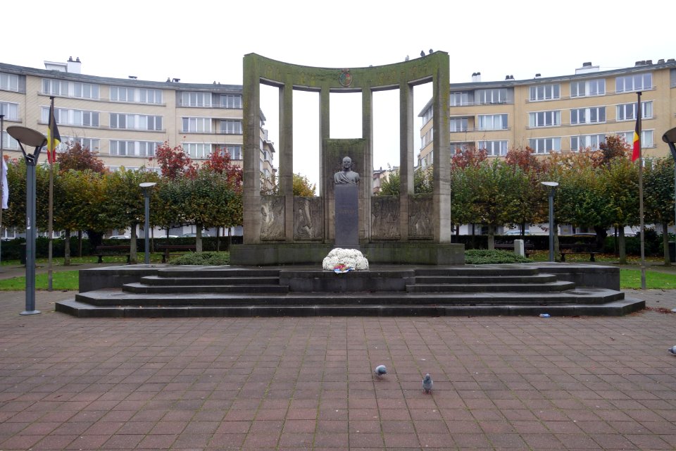 Louis Schmidt Monument (Koning Overwinnarplein, Etterbeek)5