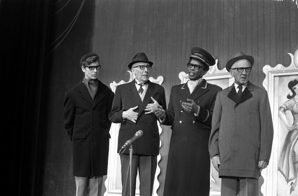 Louis Dusée, Piet Muyselaaer, Donald Jones en Willy Walden (van links naar recht, Bestanddeelnr 923-4361