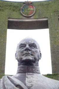 Louis Schmidt Monument (Koning Overwinnarplein, Etterbeek)--------