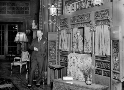 Louis Raemakers (1869-1956) in zijn woning, Bestanddeelnr 255-8618