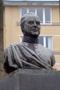 Louis Schmidt Monument (Koning Overwinnarplein, Etterbeek)-----