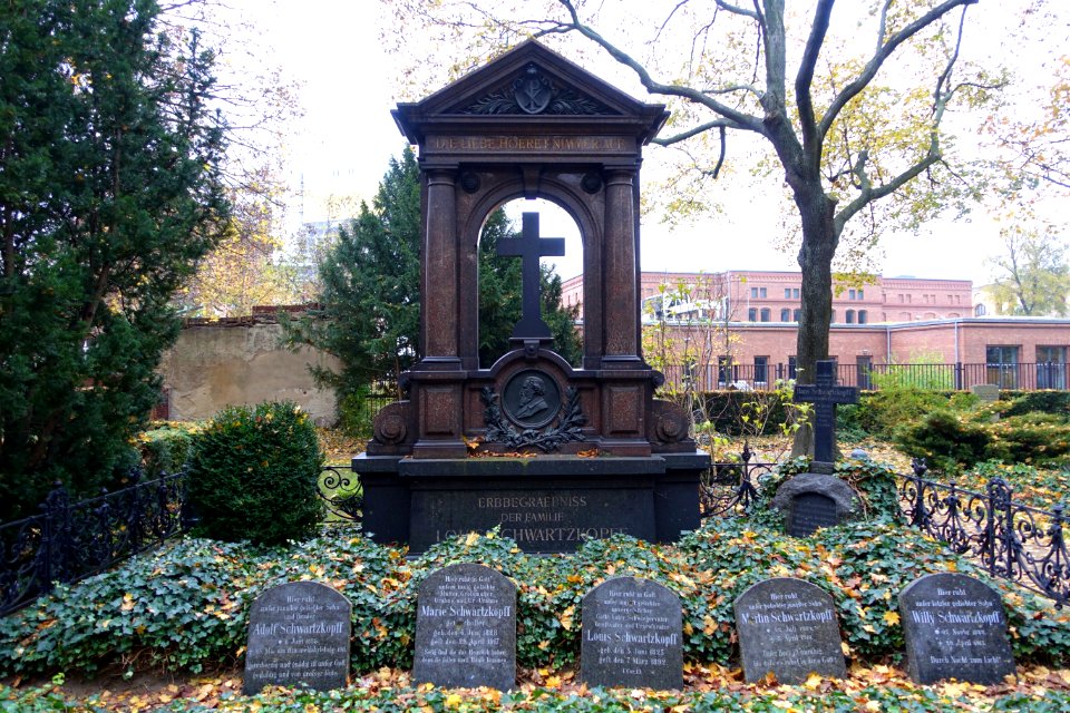 Louis Victor Robert Schwartzkopff - Dorotheenstädtischer Friedhof - Berlin, Germany - DSC00364