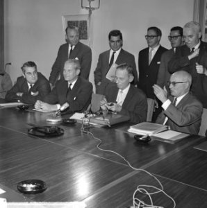 Loonoverleg in gebouw van de SER te Den Haag, Bestanddeelnr 915-6439