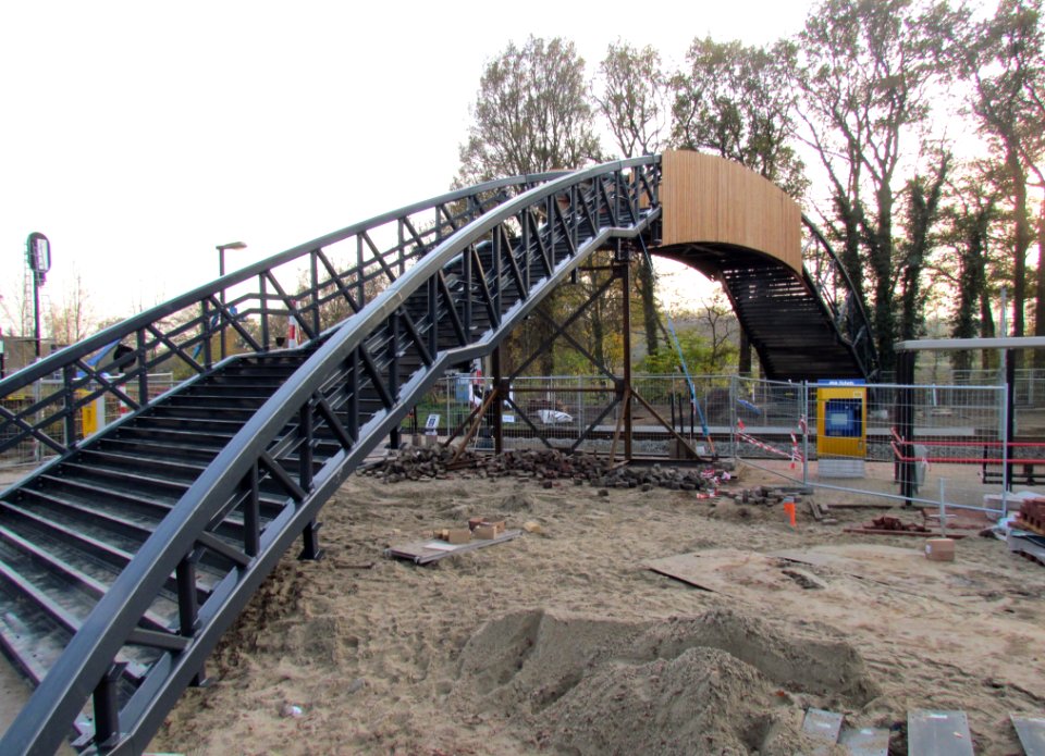 Loopbrug station Ruurlo in afbouw