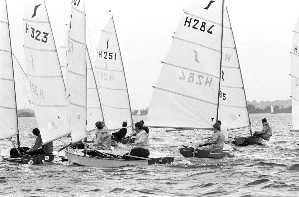 Loosdrecht Hollandweek. Buitenboord hangen bij de Stern, Bestanddeelnr 921-5399