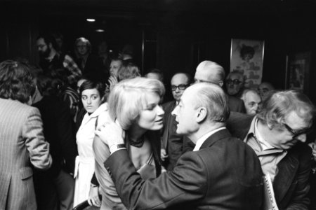Louis Davidsprijs 1976 voor Martine Bijl , uitgereikt in Amsterdam oud-minister, Bestanddeelnr 928-8998