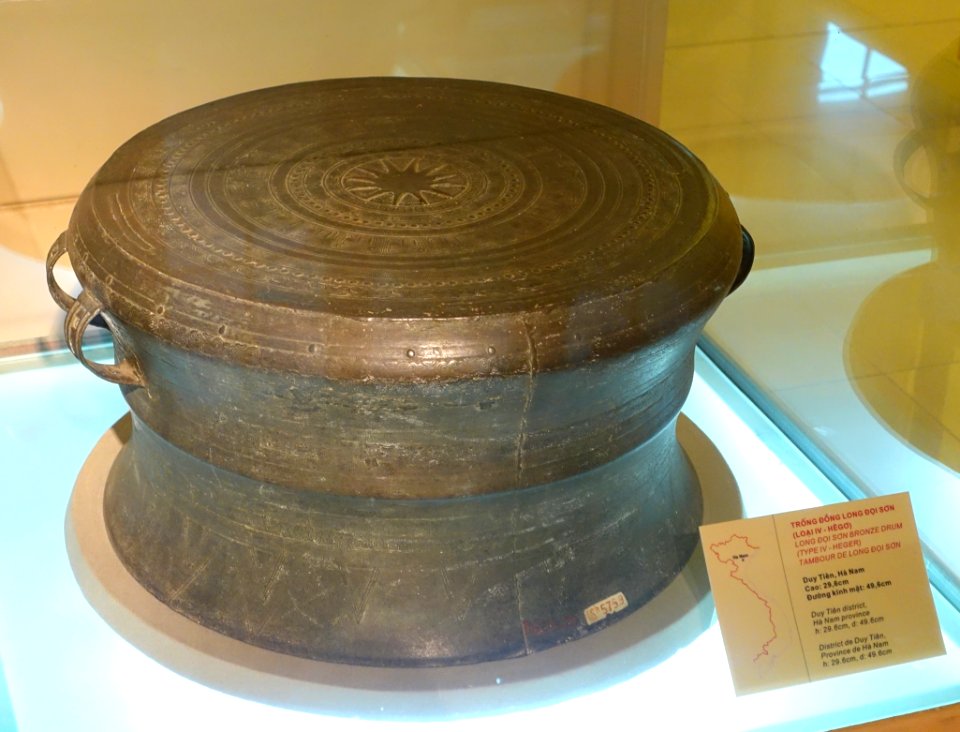 Long Doi Son bronze drum, Type IV, heger, Duy Tien district, Ha Nam province, bronze - National Museum of Vietnamese History - Hanoi, Vietnam - DSC05550
