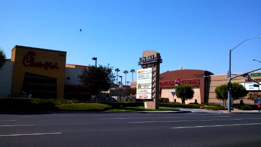 Long Beach Towne Center entrance Carson St
