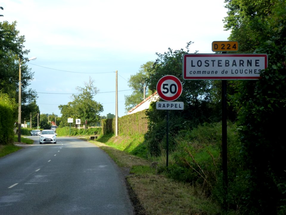 Louches (Pas-de-Calais) city limit sign Lostebarne
