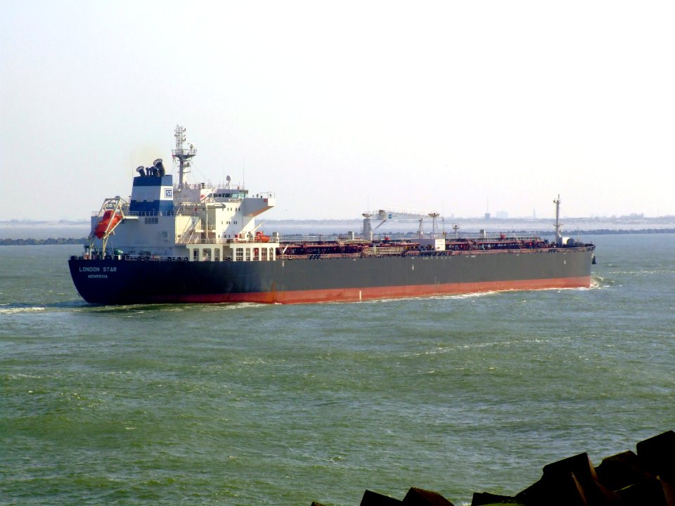 London Star p4 approaching Port of Rotterdam, Holland 01-Apr-2007