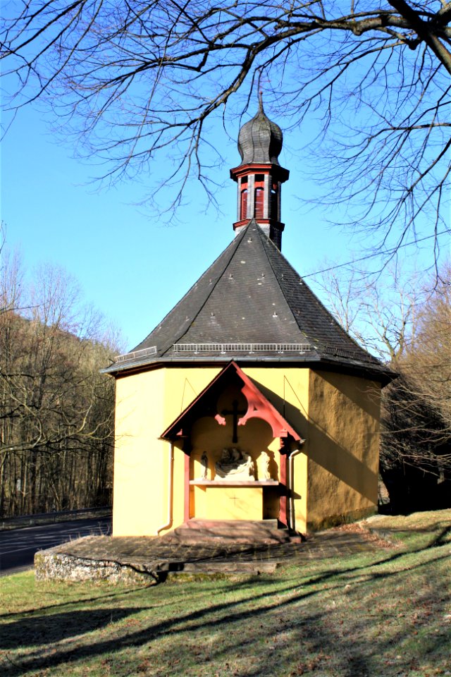 Lorch Rhg. Kreuzkapelle - Außenaltar