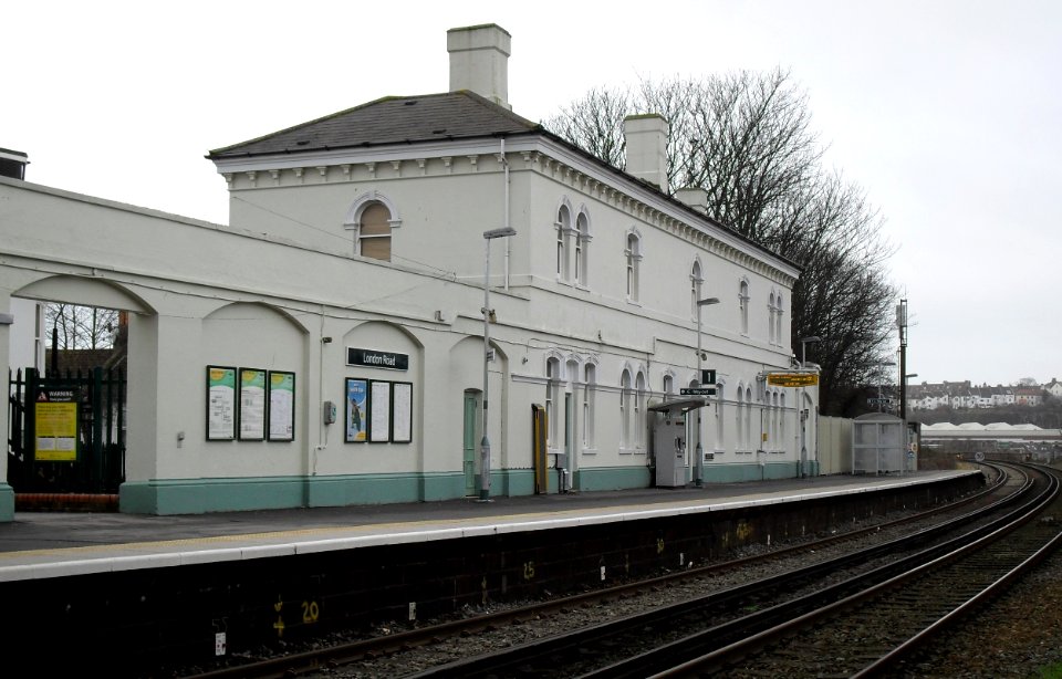 London Road Station, Shaftesbury Place, Brighton (Looking SW from Platform 2) (January 2011)