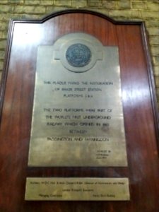 London - Baker Street tube station, platforms 5 & 6 restoration plaque (1984)