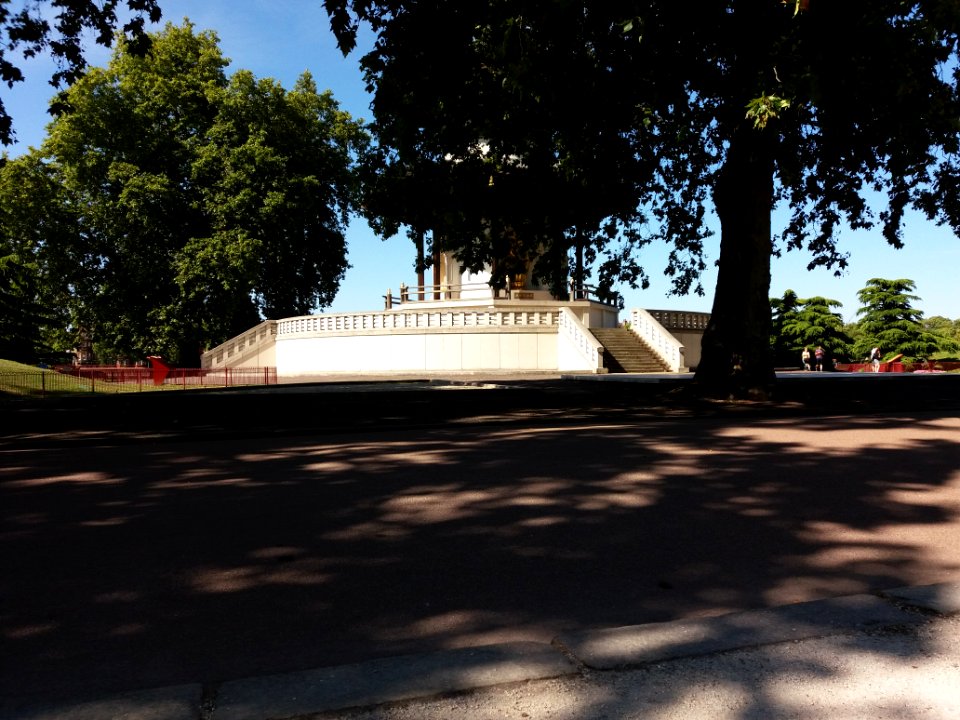 London - Battersea Park - Annie Caulfield bench, view