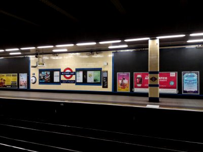 London - Aldgate East station, platform photo