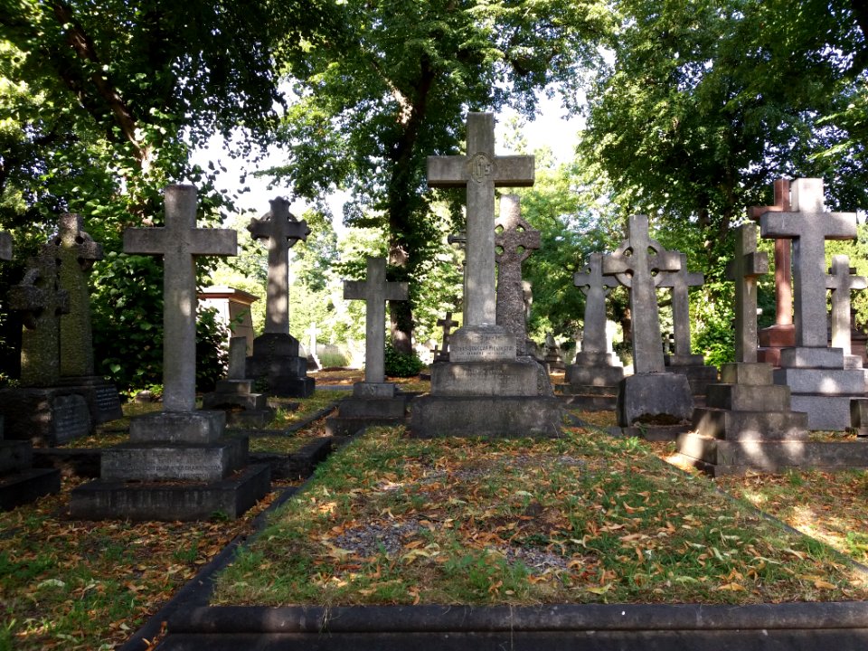 London - Brompton Cemetery, graves, July 2019 (4)