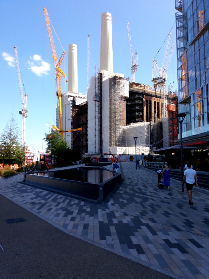 London - Battersea Power Station restoration (2)