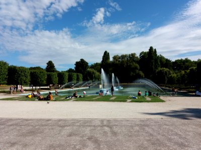 London - Battersea Park - Fountain basin photo