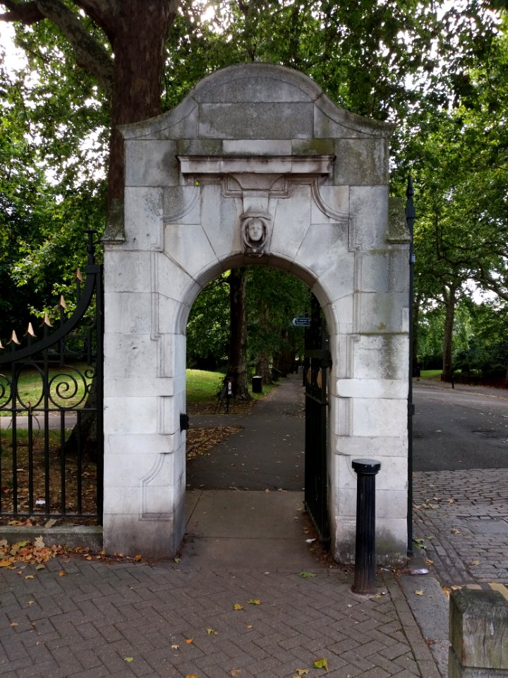 London - Battersea Park - Chelsea Gate, left door