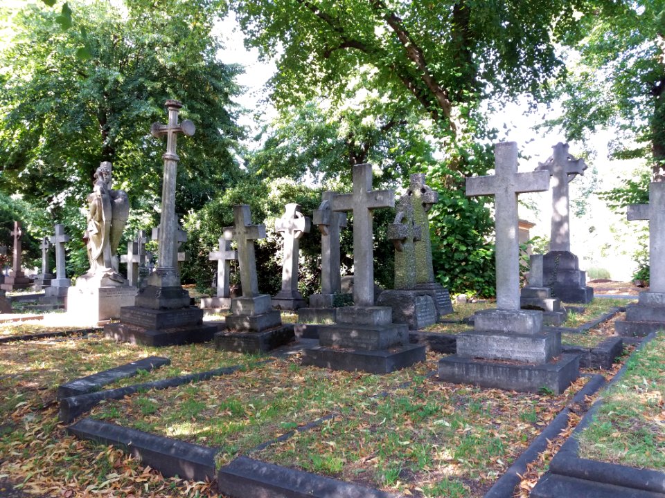 London - Brompton Cemetery, graves, July 2019 (3)