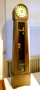 Longcase clock, designed by Bruno Paul, made by Vereinigte Werkstatten fur Kunst im Handwerk, Munich, c. 1906, oak, enamel, glass - Bröhan Museum, Berlin - DSC04013