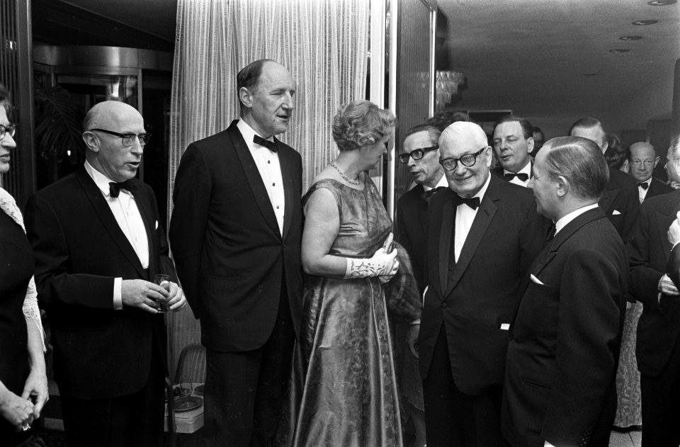 Lord Thomson te gast bij Buitenlandse Persvereniging in Hilton Hotel . Lord Thom, Bestanddeelnr 921-2036