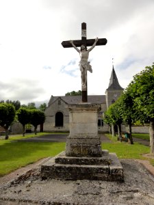 Lor (Aisne) calvaire et église