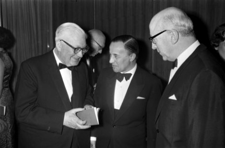 Lord Thomson te gast bij Buitenlandse Persvereniging in Hilton Hotel . Lord Thom, Bestanddeelnr 921-2038