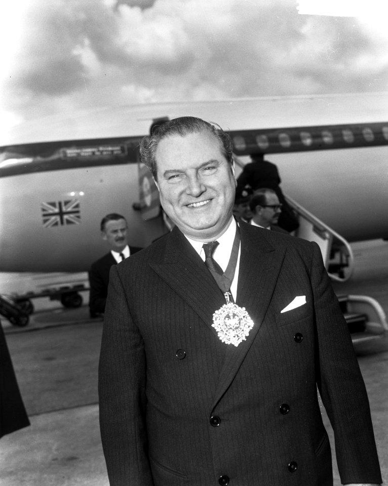 Lord Mayor van Londen, Sir James Milles arriveert op Schiphol, Bestanddeelnr 917-7932