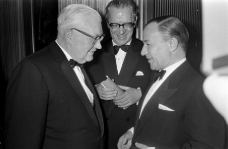 Lord Thomson te gast bij Buitenlandse Persvereniging in Hilton Hotel . Lord Thom, Bestanddeelnr 921-2037