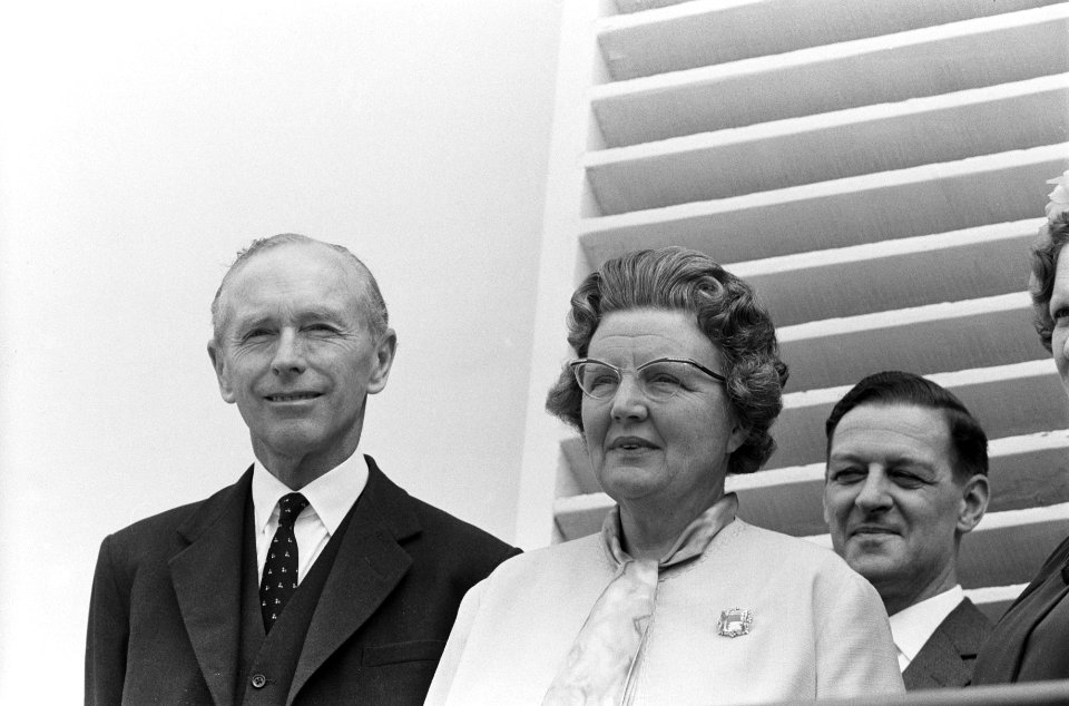 Lord Home met echtgenote op Paleis Soestdijk ontvangen Lord Home , dr Bernard R, Bestanddeelnr 915-3631