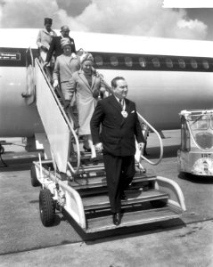 Lord Mayor van Londen, Sir James Milles arriveert op Schiphol, Bestanddeelnr 917-7930
