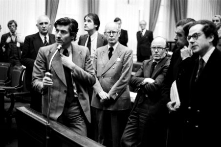 Lubbers bij de interruptie microfoon, v.l.n.r. VVD-ers De Korte , Portheine, Rie, Bestanddeelnr 930-2803
