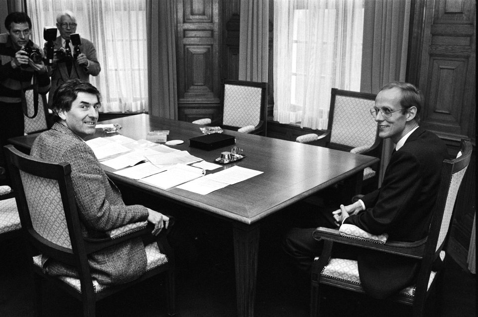 Lubbers (l) met dr. P. Winsemius (Volkshuisvesting, Ruimtelijke Ordening en Mili, Bestanddeelnr 932-3860