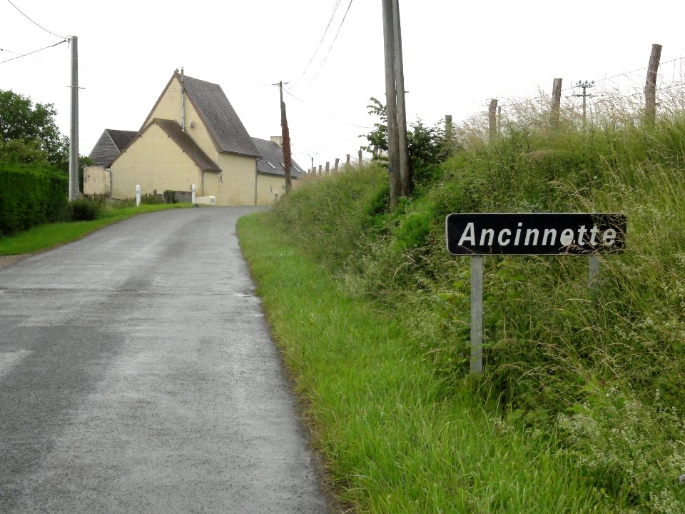 Louvigny (Sarthe) hameau Ancinette, entrée