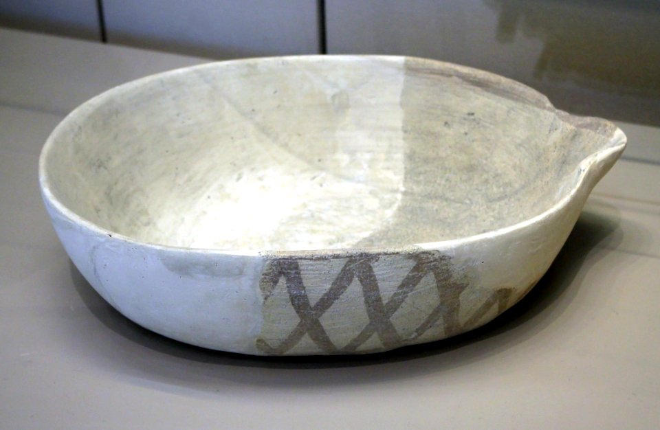 Louvre Antiquités Orientales Plat ovale losanges Tepe Djaffarabad 14012018