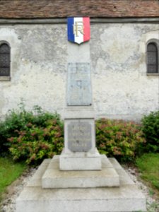 Louvigny (Sarthe) monument aux morts