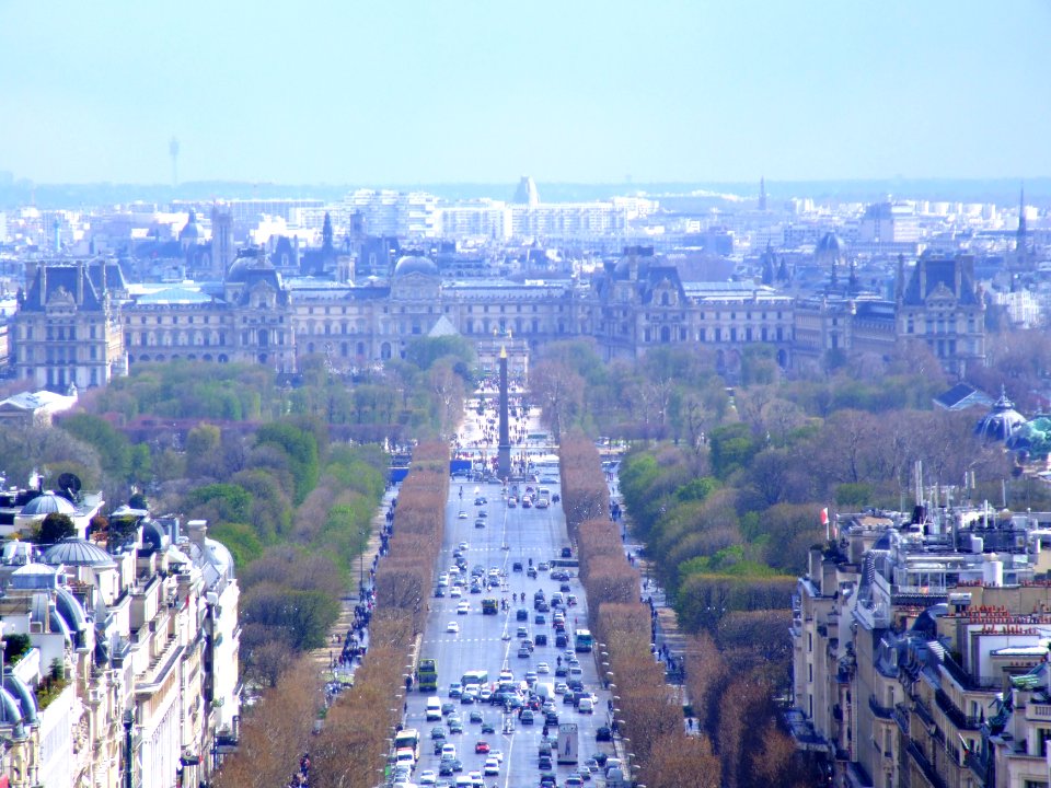 Louvre, Place de la Concorde and Av