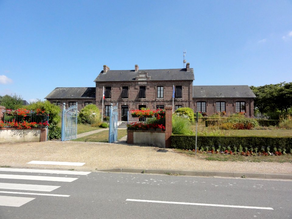Louvetot (Seine-Mar.) mairie-école