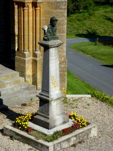 Louvergny (Ardennes) monument aux morts