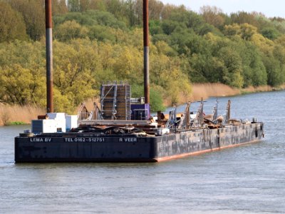 Lucas, barge