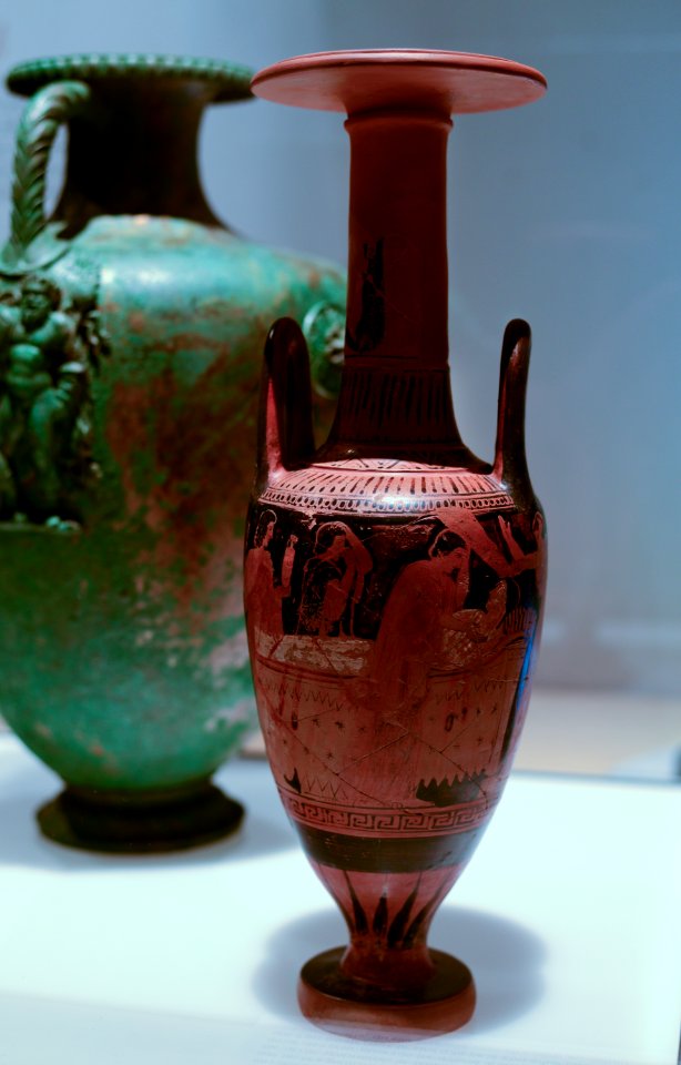 Loutophore (derrière Hydrie funéraire) – MSR – Rituels Grecs – CA 1685