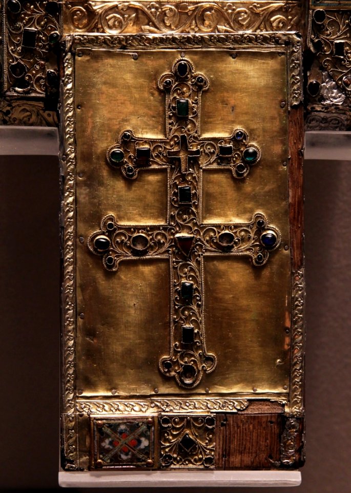 Louvre Objets d'art Moyen Age Tableau reliquaire de la Vraie Croix Couvercle 04012019