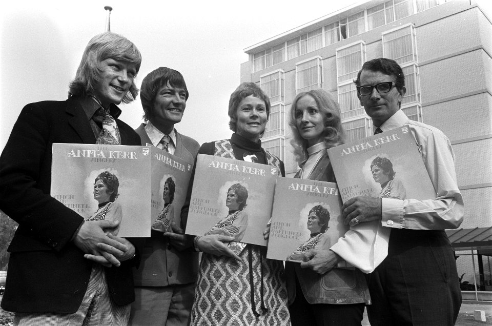 LP voor Anita Kerr Singers , Apollohotel, Amsterdam, Bestanddeelnr 923-8735